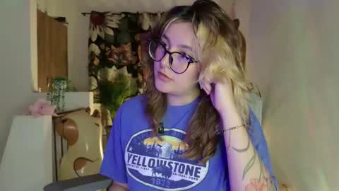 Snapshot of hazelbrownn23 chatting on 05-14-26, 02:18 Hazel Brown online show from 05-14-26, 02:18