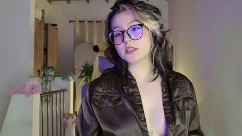 Snapshot of hazelbrownn23 chatting on 06-10-26, 12:44 Hazel Brown online show from 06-10-26, 12:44
