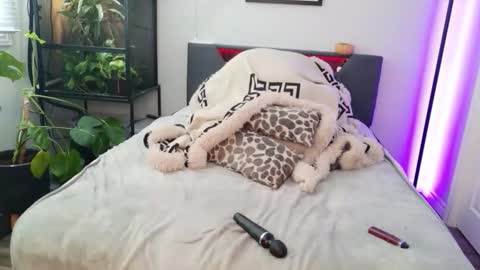 Hazeleo online show from 03-17-26, 08:45