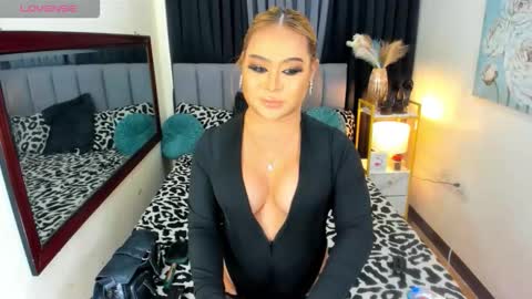 Snapshot of hazelmadonna chatting on 11-21-25, 03:54 HAZEL MADONNA online show from 11-21-25, 03:54