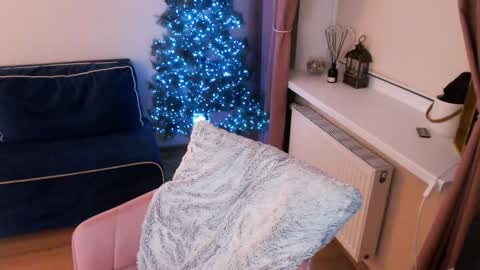 Snapshot of heaven_chloe chatting on 12-09-24, 06:35 Heaven girl online show from 12-09-24, 06:35