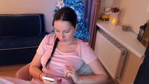 Snapshot of heaven_chloe chatting on 01-09-25, 09:47 Heaven girl online show from 01-09-25, 09:47