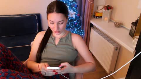 Snapshot of heaven_chloe chatting on 01-10-25, 05:24 Heaven girl online show from 01-10-25, 05:24