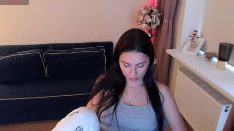 Snapshot of heaven_chloe chatting on 10-10-25, 01:10 Heaven girl online show from 10-10-25, 01:10