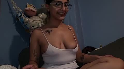 Snapshot of heavensbunny chatting on 12-16-24, 04:45 heaven the muslim slut online show from 12-16-24, 04:45