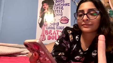 Snapshot of heavensbunny chatting on 12-27-24, 06:14 heaven the muslim slut online show from 12-27-24, 06:14