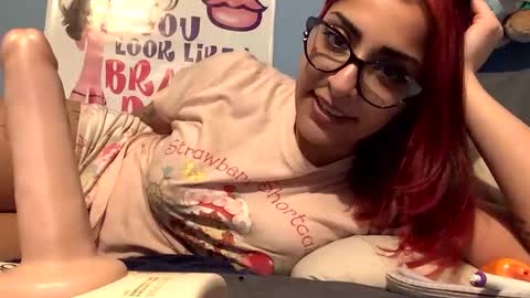 Snapshot of heavensbunny chatting on 01-03-25, 01:16 heaven the muslim slut online show from 01-03-25, 01:16