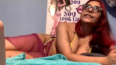 Snapshot of heavensbunny chatting on 01-11-25, 04:27 heaven the muslim slut online show from 01-11-25, 04:27