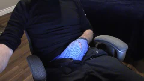 Snapshot of heavilyhung chatting on 10-12-25, 05:17 John online show from 10-12-25, 05:17