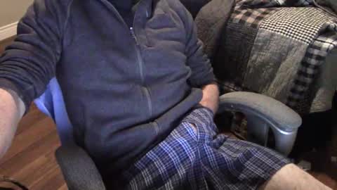 Snapshot of heavilyhung chatting on 10-29-25, 04:15 John online show from 10-29-25, 04:15