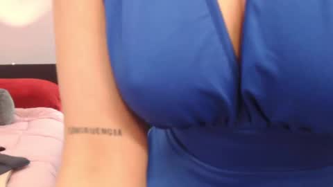 Snapshot of hebelongs2her chatting on 09-22-25, 02:41 hebelongs2her online show from 09-22-25, 02:41