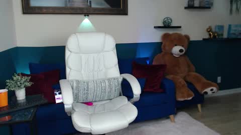 Snapshot of hebelongs2her chatting on 10-20-25, 07:25 hebelongs2her online show from 10-20-25, 07:25