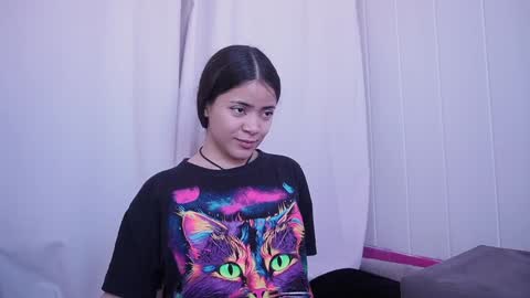 Snapshot of hecate333 chatting on 12-21-24, 12:59 hecate333 online show from 12-21-24, 12:59