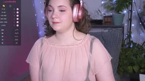 Snapshot of hedera_hime chatting on 12-05-24, 03:59 Veronyka online show from 12-05-24, 03:59