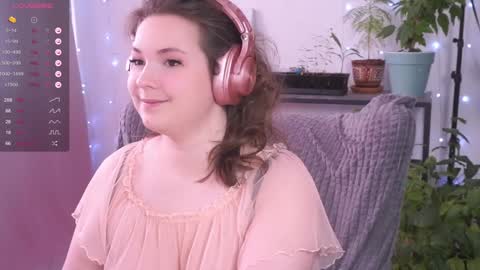 Snapshot of hedera_hime chatting on 12-05-24, 10:12 Veronyka online show from 12-05-24, 10:12