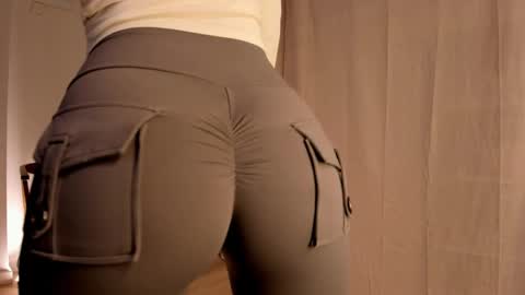 Snapshot of hee_jeen chatting on 12-29-24, 02:21 Jeen online show from 12-29-24, 02:21