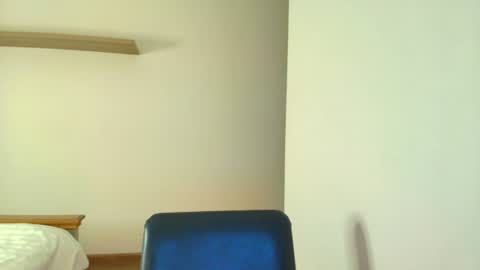 Snapshot of hee_jin chatting on 06-11-26, 02:11 Lilu online show from 06-11-26, 02:11