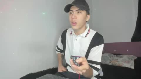heellboy_ online show from 05-07-26, 06:30