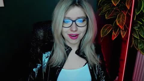 Snapshot of heidi_pleasure chatting on 01-07-26, 05:32 Heidi online show from 01-07-26, 05:32