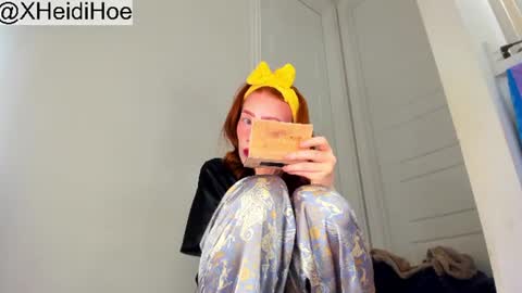 Snapshot of heidiandfriends chatting on 06-25-26, 06:40 Manyvids online show from 06-25-26, 06:40