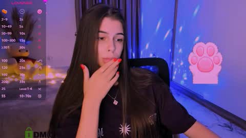 Snapshot of heileymeow chatting on 10-21-25, 09:04 Heiley online show from 10-21-25, 09:04