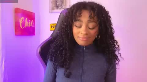 Snapshot of heily_fox chatting on 01-30-25, 07:39 HEILY online show from 01-30-25, 07:39