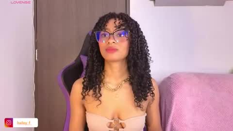 Snapshot of heily_fox chatting on 02-24-25, 05:11 HEILY online show from 02-24-25, 05:11