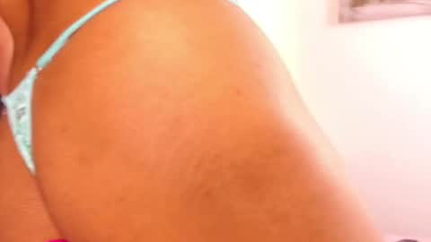 Snapshot of heily_fox chatting on 10-10-25, 03:38 HEILY online show from 10-10-25, 03:38