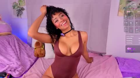 Snapshot of heily_fox chatting on 12-17-25, 07:36 HEILY online show from 12-17-25, 07:36