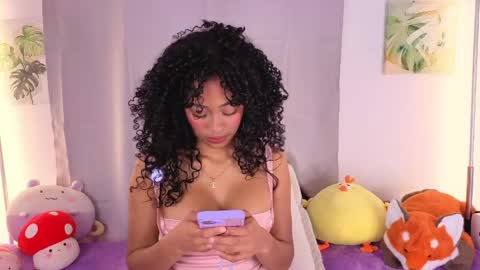 Snapshot of heily_fox chatting on 05-17-26, 12:19 HEILY online show from 05-17-26, 12:19