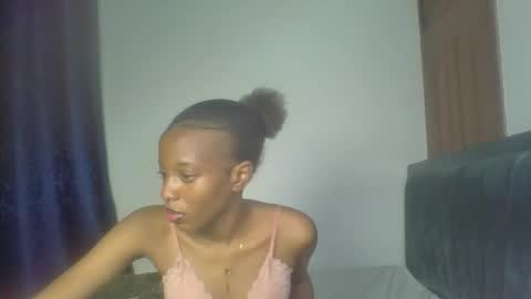 Snapshot of heilybunny chatting on 04-19-26, 09:06 heilybunny online show from 04-19-26, 09:06