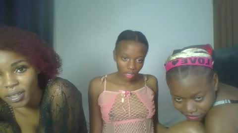 Snapshot of heilybunny chatting on 04-21-26, 01:42 heilybunny online show from 04-21-26, 01:42