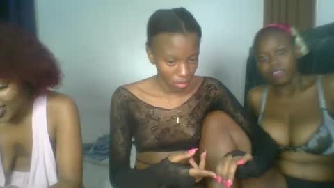 Snapshot of heilybunny chatting on 04-21-26, 03:39 heilybunny online show from 04-21-26, 03:39