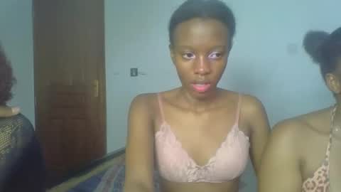Snapshot of heilybunny chatting on 05-01-26, 11:42 heilybunny online show from 05-01-26, 11:42