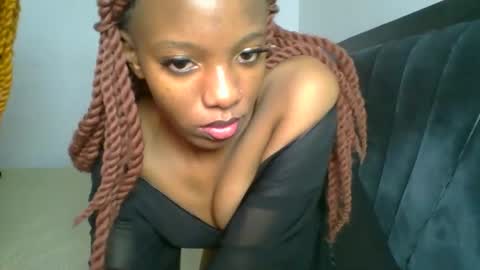 Snapshot of heilybunny chatting on 05-12-26, 08:33 heilybunny online show from 05-12-26, 08:33