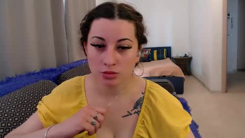 Snapshot of helen_adams_ chatting on 05-27-26, 06:32 helen_adams_ online show from 05-27-26, 06:32
