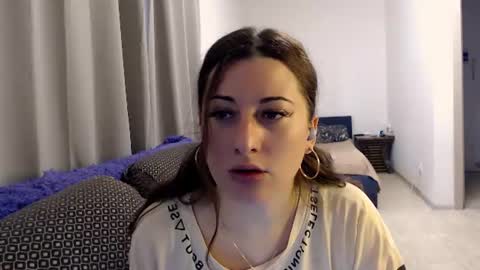 helen_adams_ online show from 06-18-26, 05:51