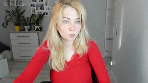 Snapshot of helen_angel_girl chatting on 03-11-25, 01:45 Helen sven online show from 03-11-25, 01:45