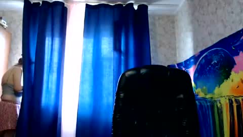 Snapshot of helen_bee chatting on 07-12-26, 11:34 Tanya online show from 07-12-26, 11:34