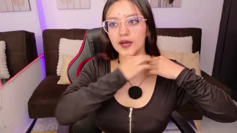 Snapshot of helen_diaz1 chatting on 04-19-26, 04:23 helen online show from 04-19-26, 04:23