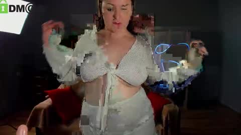 Helen Elliot online show from 10-10-25, 07:29