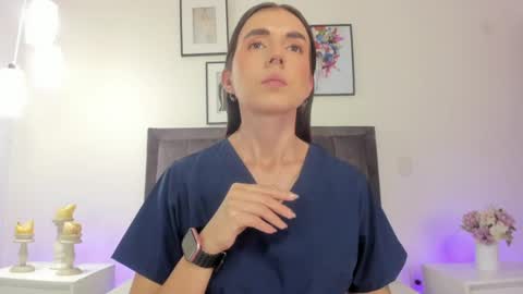 Snapshot of helen_mooree chatting on 06-11-26, 12:47 Helen online show from 06-11-26, 12:47