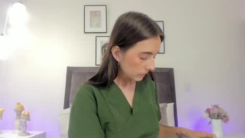 Snapshot of helen_mooree chatting on 06-18-26, 12:53 Helen online show from 06-18-26, 12:53