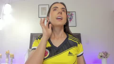 Snapshot of helen_mooree chatting on 06-23-26, 12:47 Helen online show from 06-23-26, 12:47