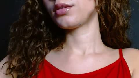 Snapshot of helena_hadler chatting on 12-03-25, 03:21 -- EE -- online show from 12-03-25, 03:21