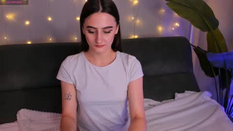 Snapshot of helena_lorente chatting on 12-22-24, 08:47 Helen online show from 12-22-24, 08:47