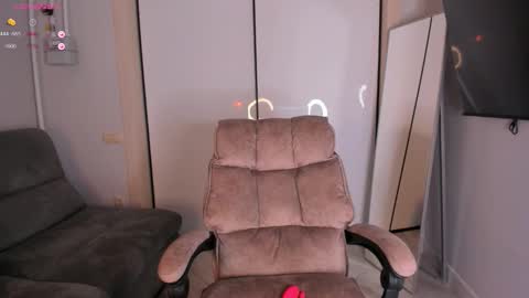 Snapshot of helena_lorente chatting on 10-06-25, 04:48 Helen online show from 10-06-25, 04:48