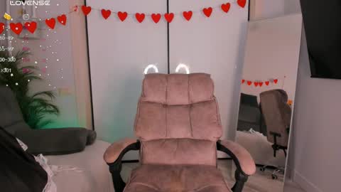 Helen online show from 03-27-26, 02:17