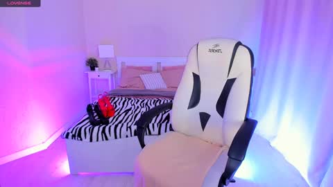 Snapshot of helenaregal chatting on 01-18-25, 07:38 Helena online show from 01-18-25, 07:38