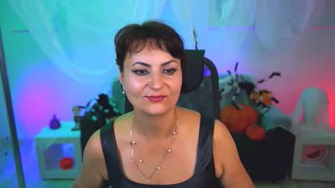 Snapshot of helenbeler chatting on 10-24-25, 02:35 helenbeler online show from 10-24-25, 02:35